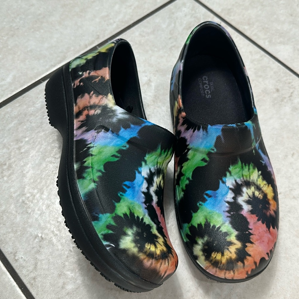 Crocs‎ Neria Pro II Graphic Slip Resistant Clog Black Tie-Dye